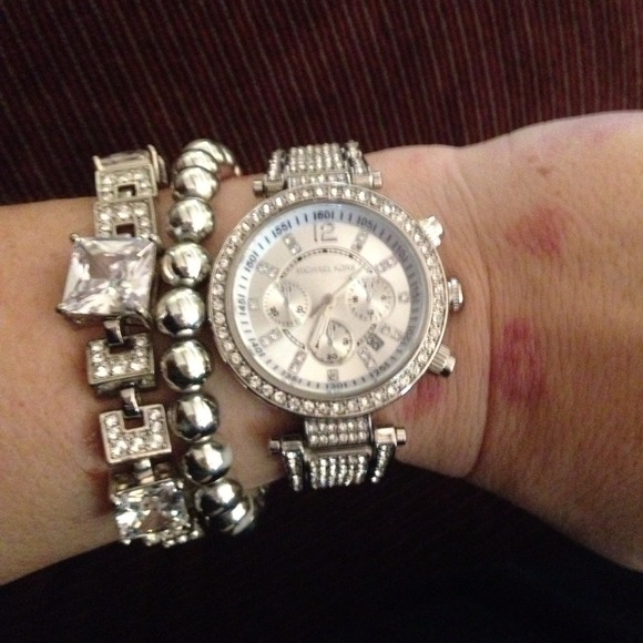 💙💙NOT FOR SALE💙💙 Just sharing my arm candy!😀