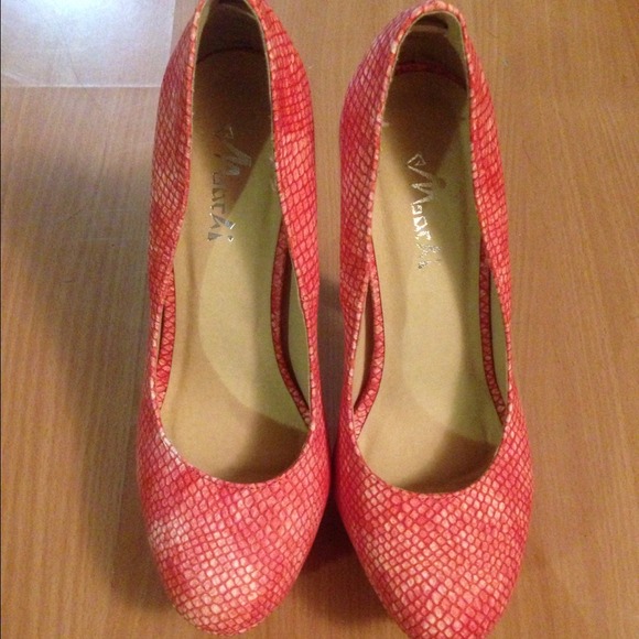 Pink snake heels 👠