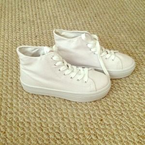 BRAND NEW IN BOX WHITE PLATFORM SNEAKERS