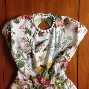 Mod white beaded necklace