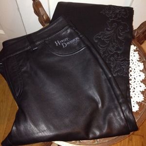 Never worn leather pants-beautiful design detail