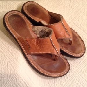 Authentic UGG Leather & Lambswool Flipflop 🎀🎀