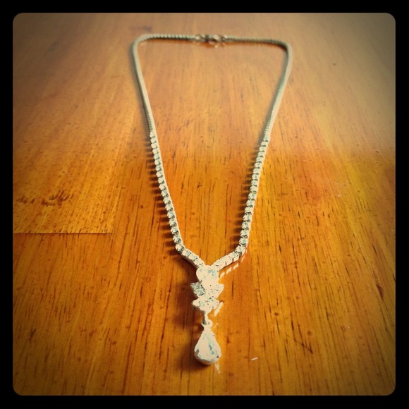 Gorgeous, classic, elegant necklace