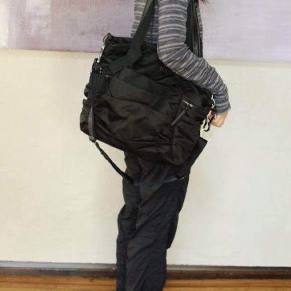 Lululemon triumph tote