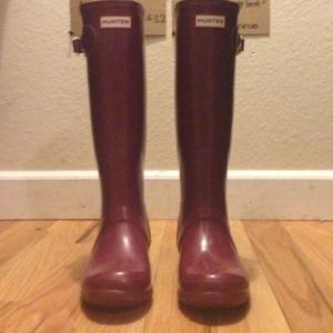 ON HOLD!!!      BNWOT Burgundy Hunter rain boots!