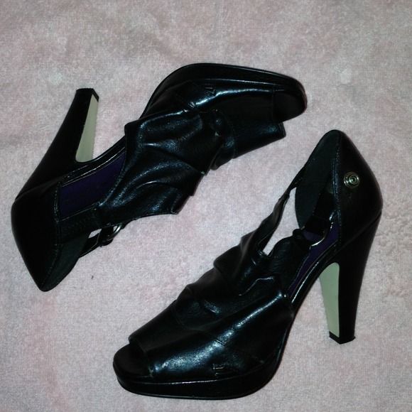 🚫SOLD IN BUNDLE🚫 Black Heels