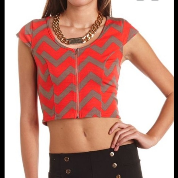 🎽Zip front printed crop top🎽 - Picture 1 of 3