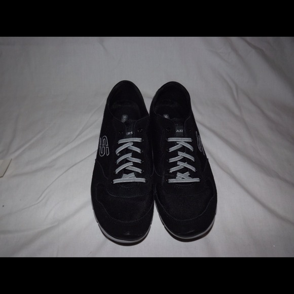 🎉50% OFF🎉Black Skechers Flex Shoes - Worn Once!