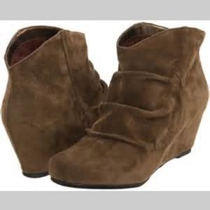 Diba "Kaylynn" boot in taupe/size 7