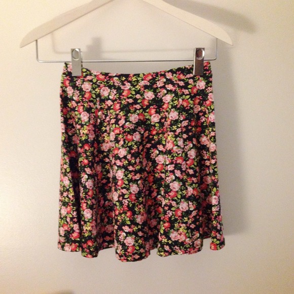 ❌SOLD: Floral skirt❌