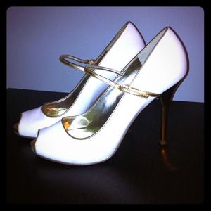 Guess, NWOT peep toe heels