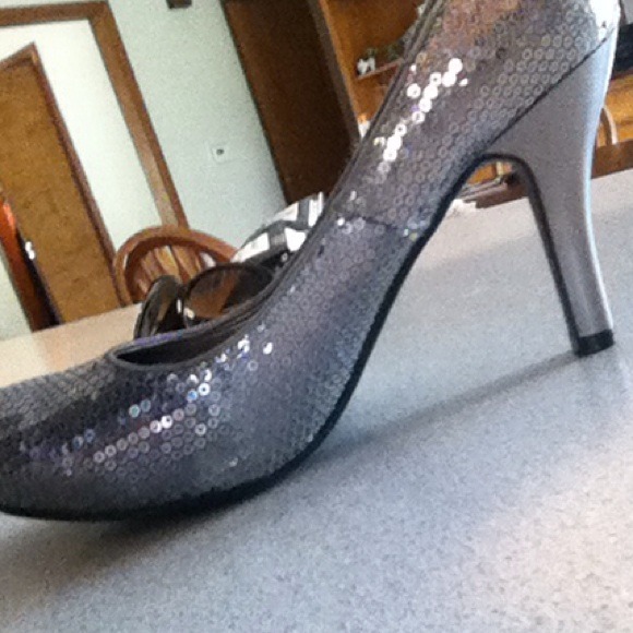 Sequin Pumps