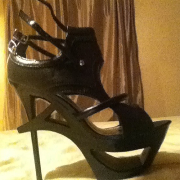 Black Gladiator Pumps!