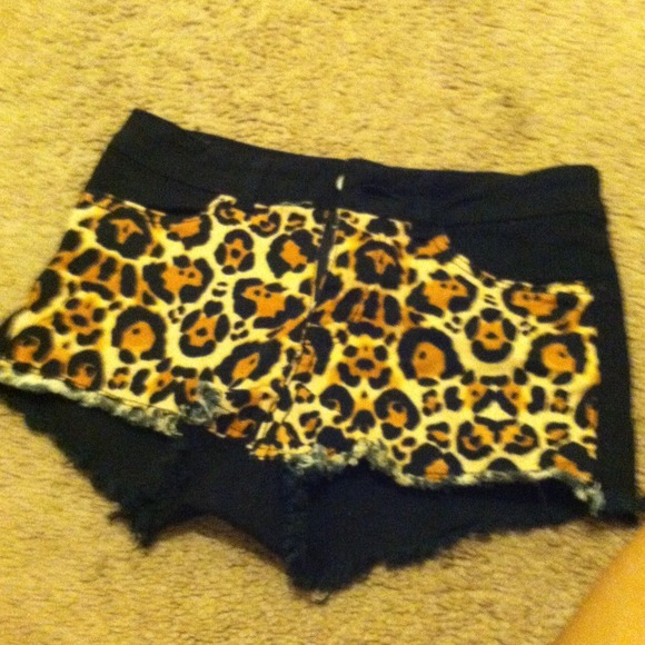H&M Denim - Black denim leopard print cutoff shorts size small