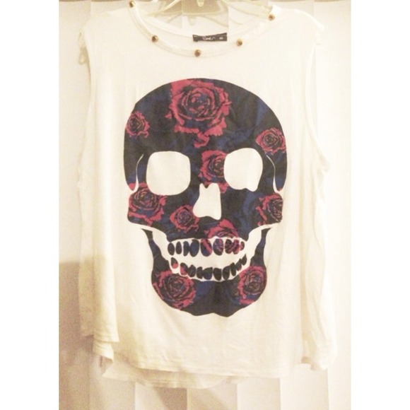 ❌Traded❌Floral Studded Skull Top