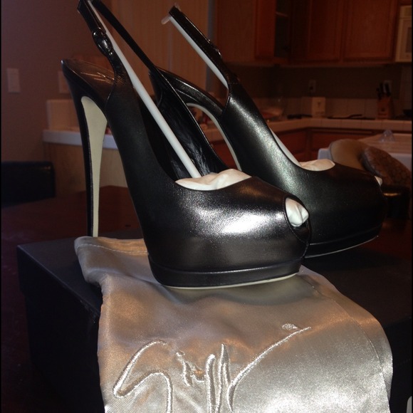 SOLD! Authentic Giuseppe Zanotti platforms 38.5 - Picture 1 of 4