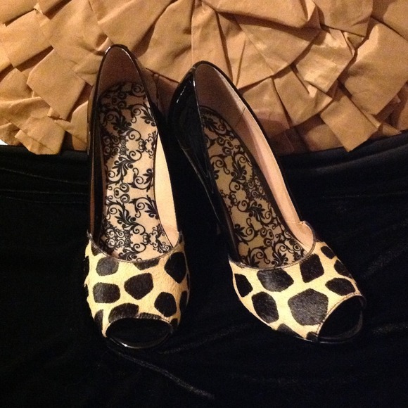 SOLD N BUNDLECowhide Cheetah print  Heels.