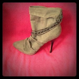 SALE🎉NEW⭐Grey Boots  sz8