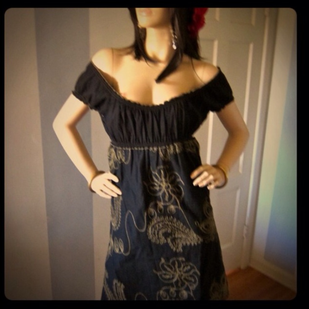 Dress with gold embroidery