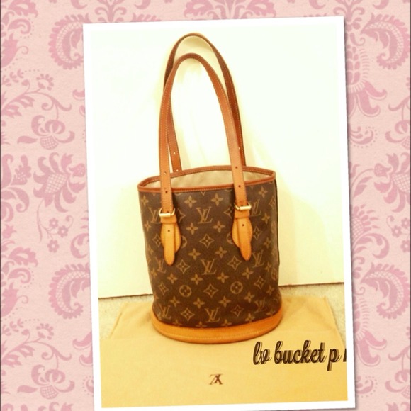 * 💯% authentic lv bucket Pm. Hold for npesce01