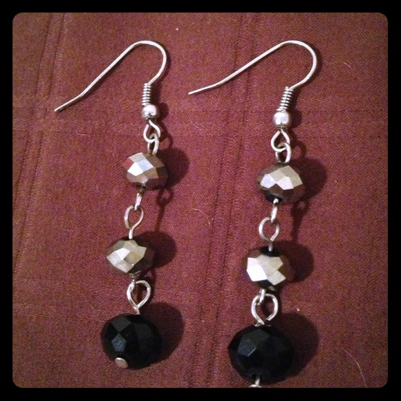 Silver and black glitzy earrings - Picture 1 of 3