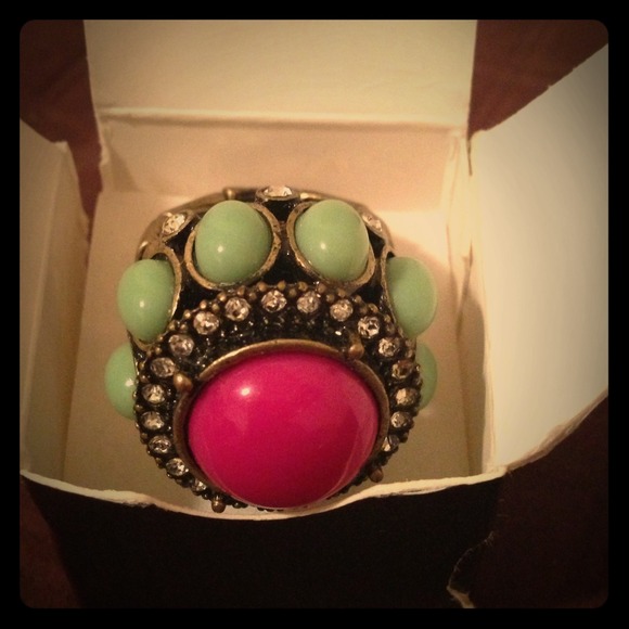 Fuchsia and green show off ring!