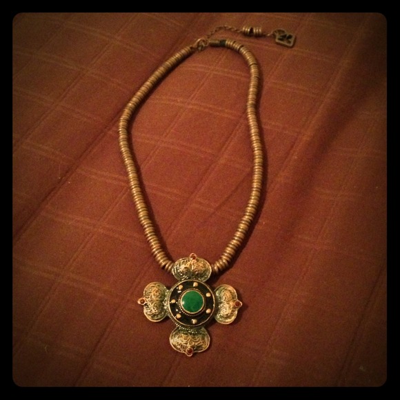 Elegant metal necklace