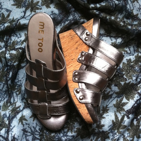 Mee too shoes size 6. Worn once!