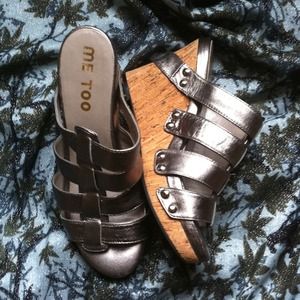 Mee too shoes size 6. Worn once!