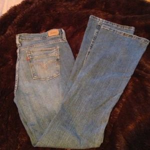 Levi's --classic w/ embellished pockets