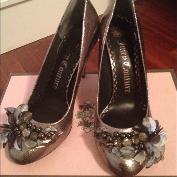 Juicy Couture Poppy Round Toe Heels