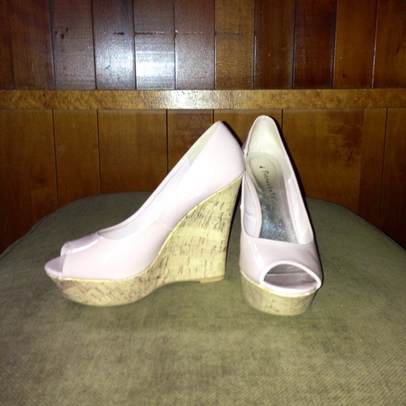 🌟 Reduced Pink Wedges - Picture 3 of 4