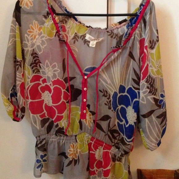 Hollister top