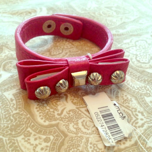🎁🎁traded🎁🎁One more left!!! Pink stud bracelet!