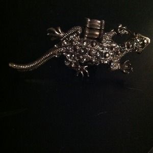 A lizard ring