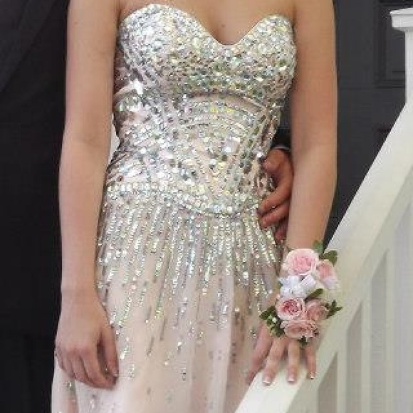 Prom dress - Picture 2 of 4
