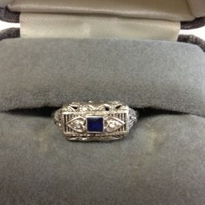 White gold 14k sapphire ring firm