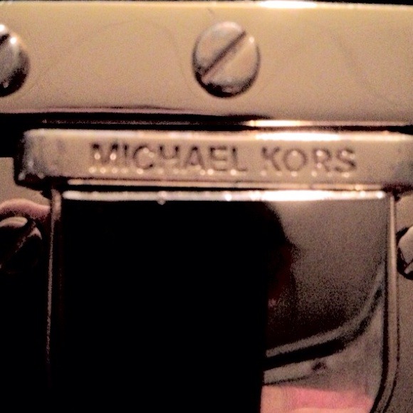 LAST CHANCE! MICHAEL KORS CHARLTON BI-FOLD WALLET
