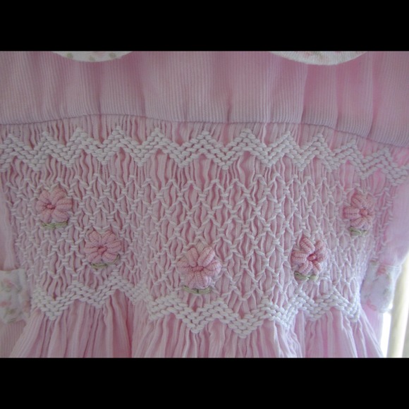 SOLD ON TOTSPOT!!!!! Smocked  girl dress - Picture 2 of 4