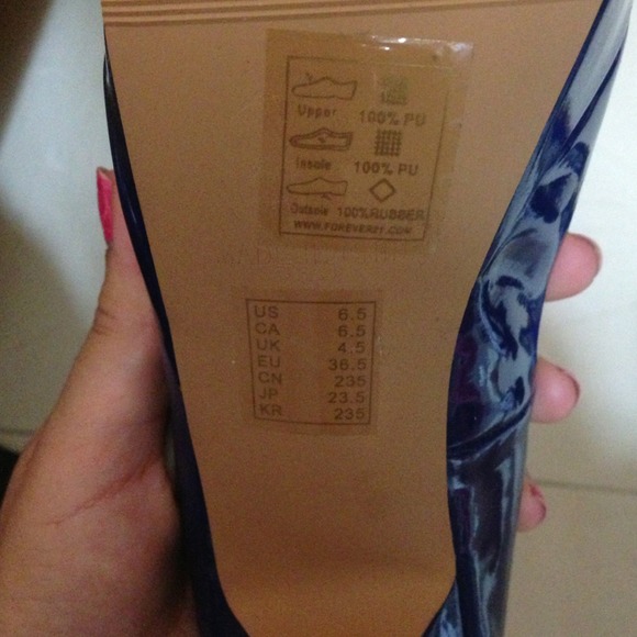 Blue Size 6.5 pumps (4" heel / 1" platform) - Picture 2 of 3