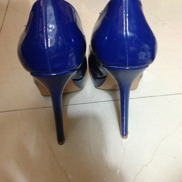 Blue Size 6.5 pumps (4" heel / 1" platform) - Picture 3 of 3