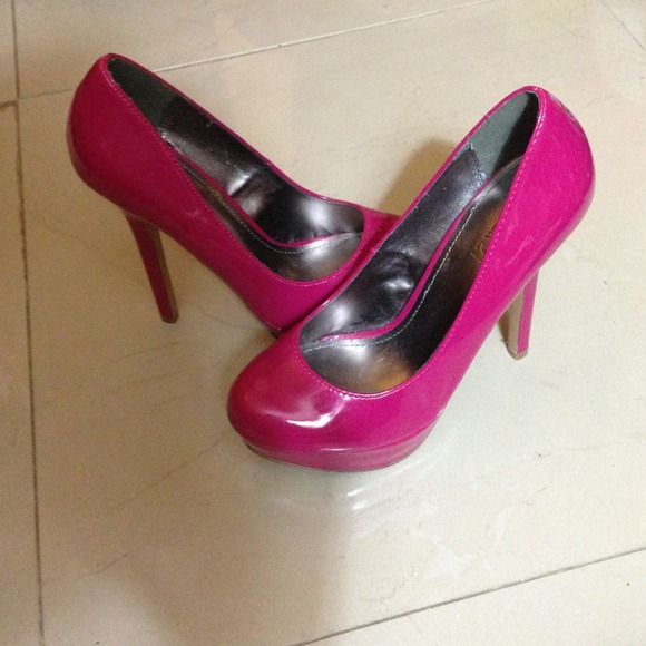 🎉REDUCED 🎉Size 6.5 pink pumps fits like a size 7 - Picture 2 of 4