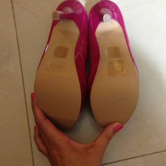 🎉REDUCED 🎉Size 6.5 pink pumps fits like a size 7 - Picture 3 of 4