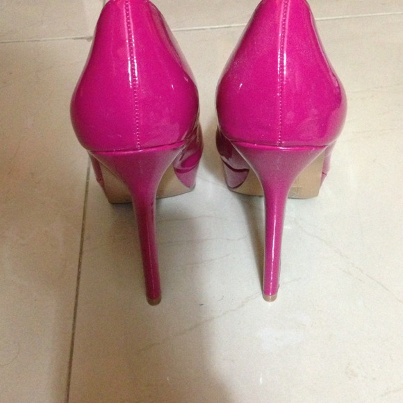 🎉REDUCED 🎉Size 6.5 pink pumps fits like a size 7 - Picture 4 of 4