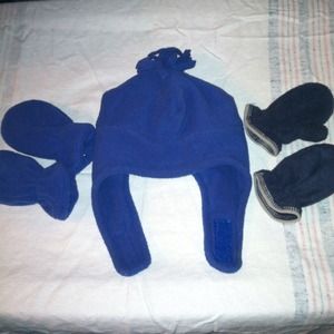 !!!!!SOLD IN BUNDLE!!!!!BABY BOY HAT AND MITTENS