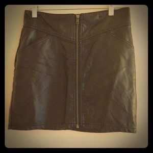 Black imitation leather Zip down skirt w/pockets