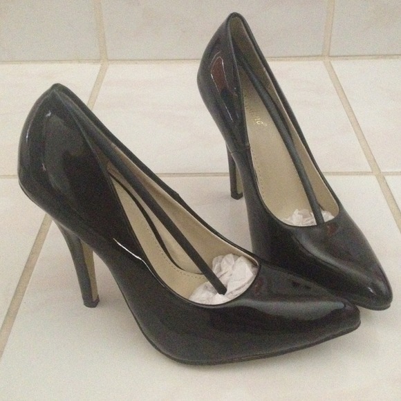 NIB Segolene Paris black pumps - Picture 3 of 4
