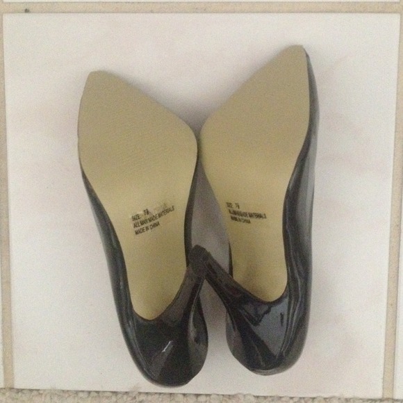 NIB Segolene Paris black pumps - Picture 4 of 4