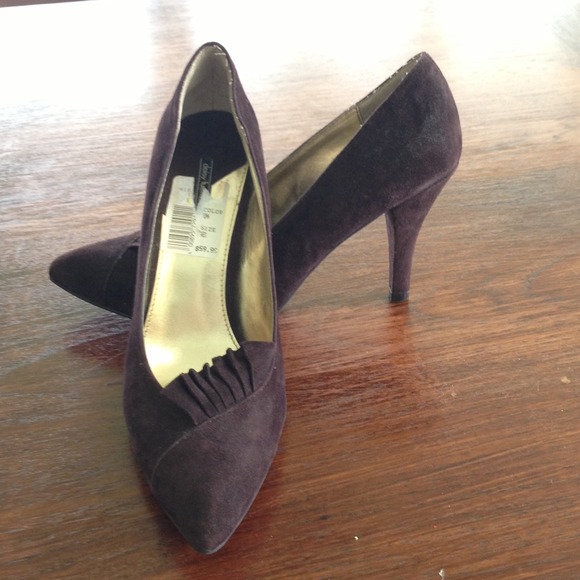 Suede brown 2in heels - Picture 2 of 3