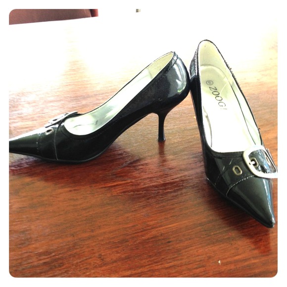 Black pointed closed toe heel - Picture 1 of 2